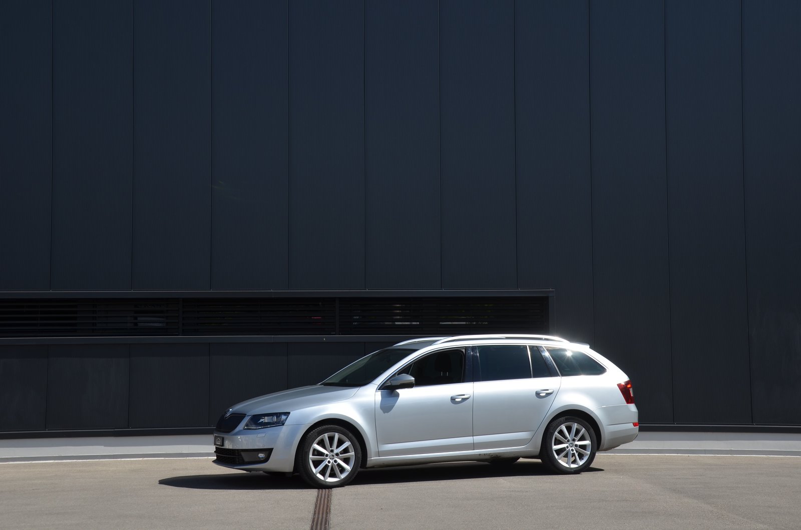 SKODA Octavia Combi 1.8 TSI Elegance 4x4 DSG, Benzin, Occasion / Gebraucht, Automatik - 2