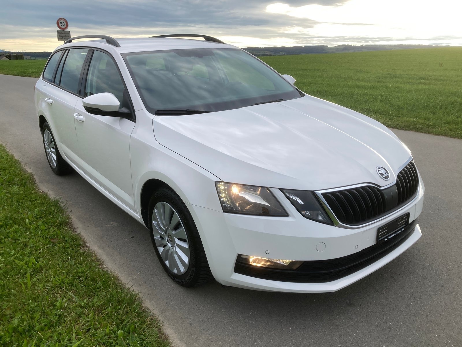 SKODA Octavia Combi 1.6 TDI Ambition DSG, Diesel, Occasioni / Usate, Automatico - 2