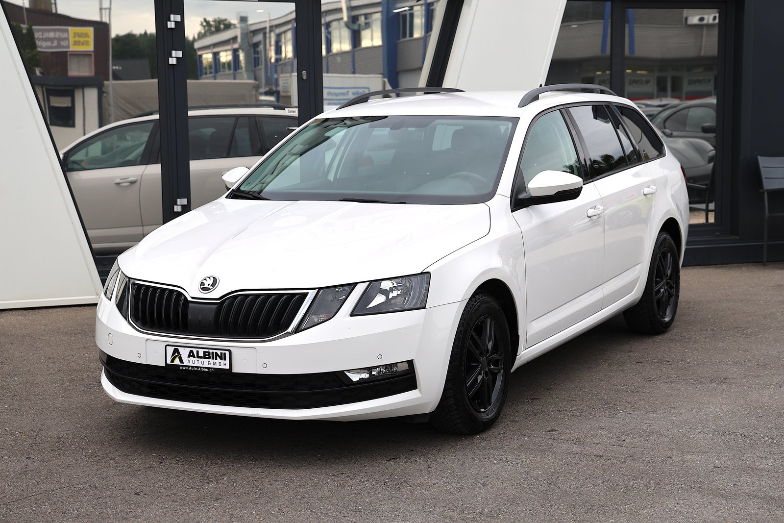 SKODA Octavia Combi 1.6 TDI Ambition DSG, Diesel, Occasioni / Usate, Automatico - 2