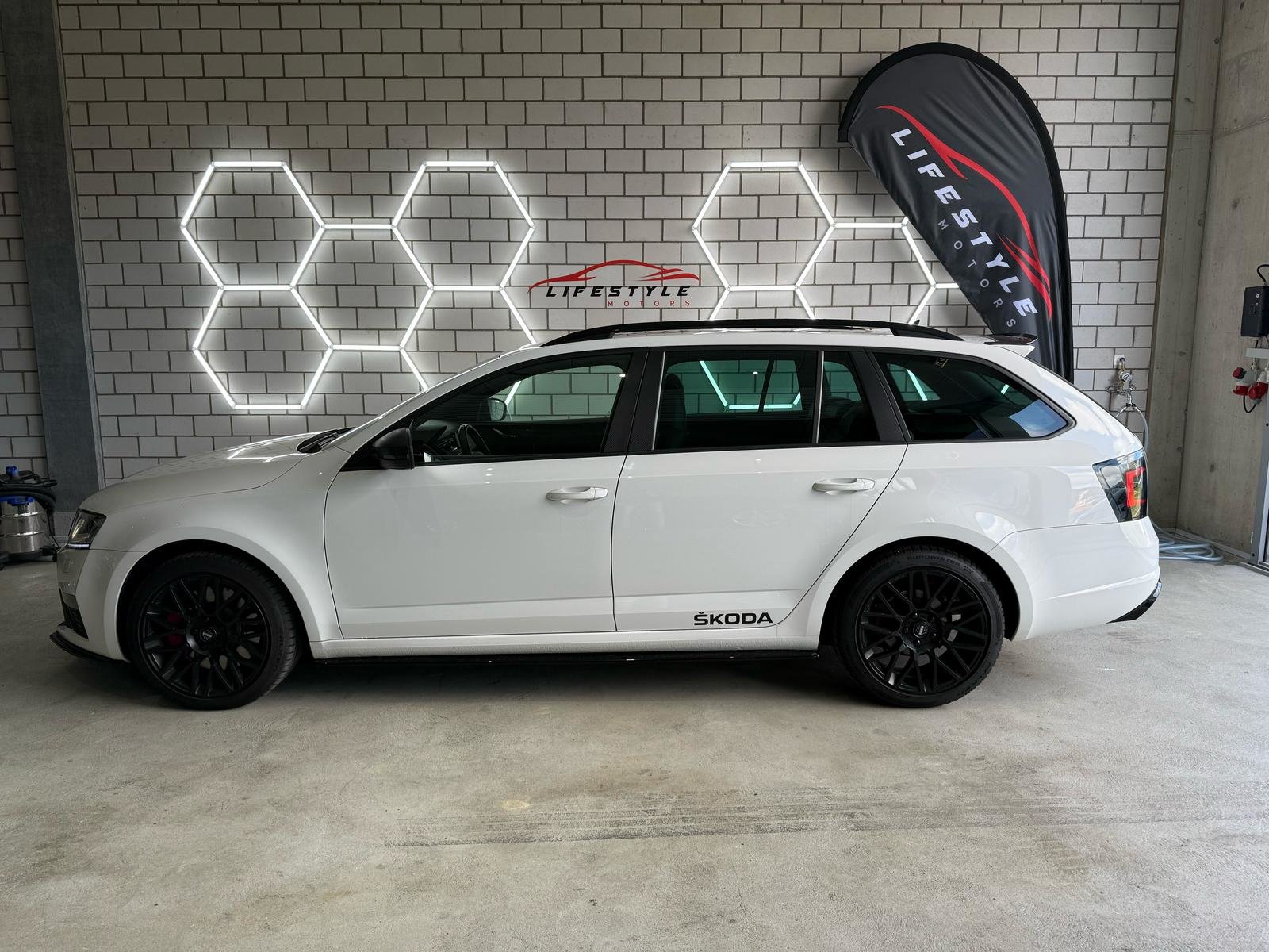 SKODA Octavia Combi 2.0 TSI RS DSG, Petrol, Second hand / Used, Automatic - 2
