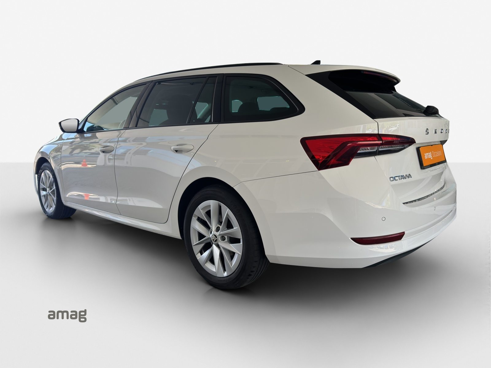 SKODA Octavia Ambition, Diesel, Occasioni / Usate, Automatico - 3