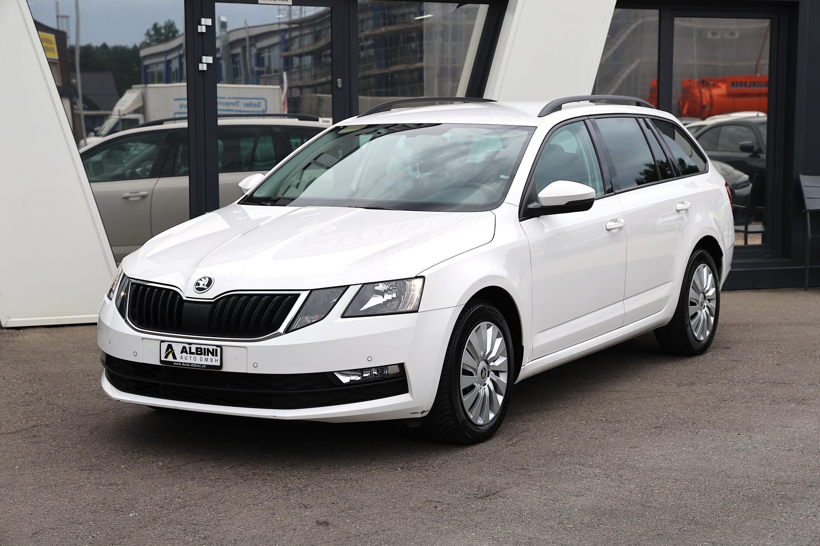 SKODA Octavia Combi 2.0 TDI Ambition 4x4 DSG, Diesel, Second hand / Used, Automatic - 2