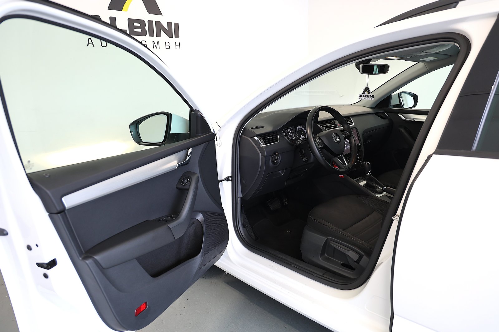 SKODA Octavia Combi 2.0 TDI Ambition 4x4 DSG, Diesel, Second hand / Used, Automatic - 7