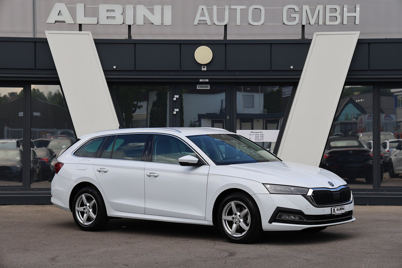 SKODA Octavia Combi 2.0 TDI DSG Style, Diesel, Second hand / Used, Automatic - 2