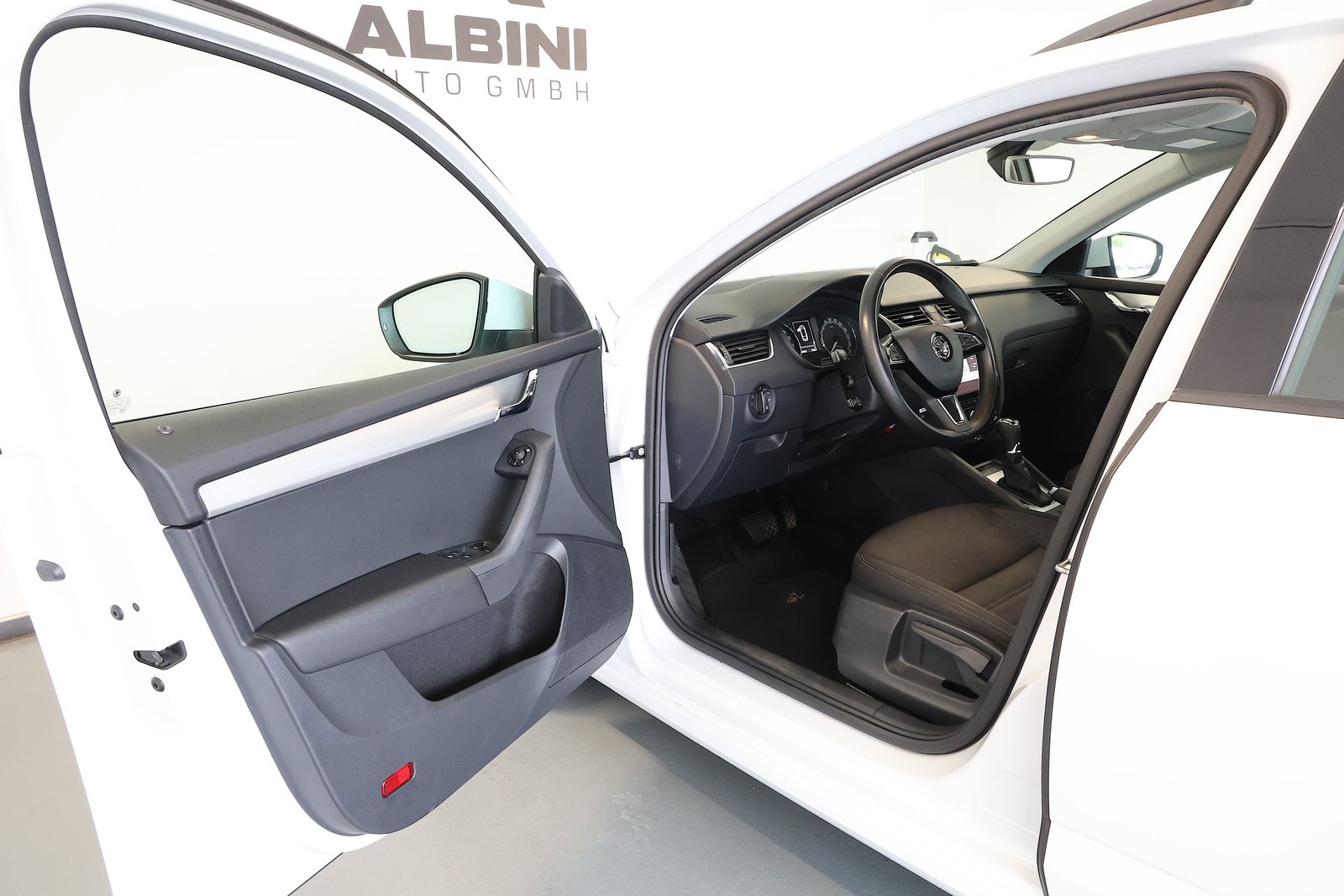 SKODA Octavia Combi 2.0 TDI Ambition DSG, Diesel, Occasioni / Usate, Automatico - 5