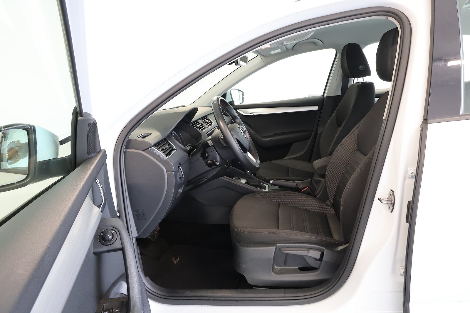 SKODA Octavia Combi 2.0 TDI Ambition DSG, Diesel, Occasioni / Usate, Automatico - 6