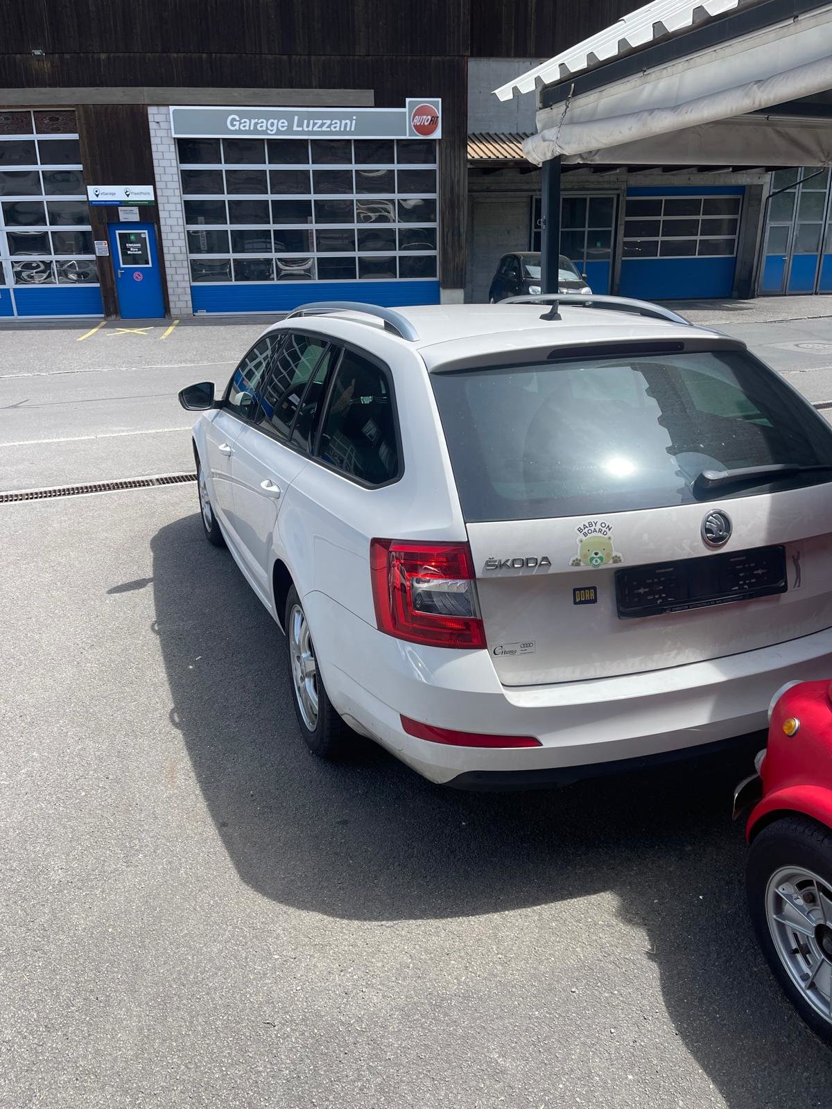 SKODA Octavia Combi 2.0 TDI Style, Diesel, Second hand / Used, Manual - 2