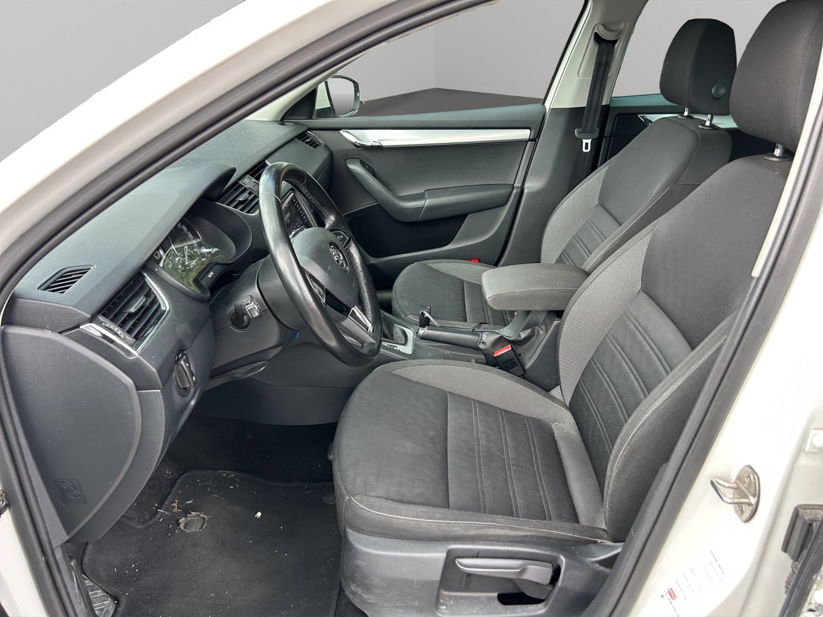 SKODA Octavia Combi 1.6 TDI Ambition DSG, Diesel, Occasion / Gebraucht, Automatik - 7