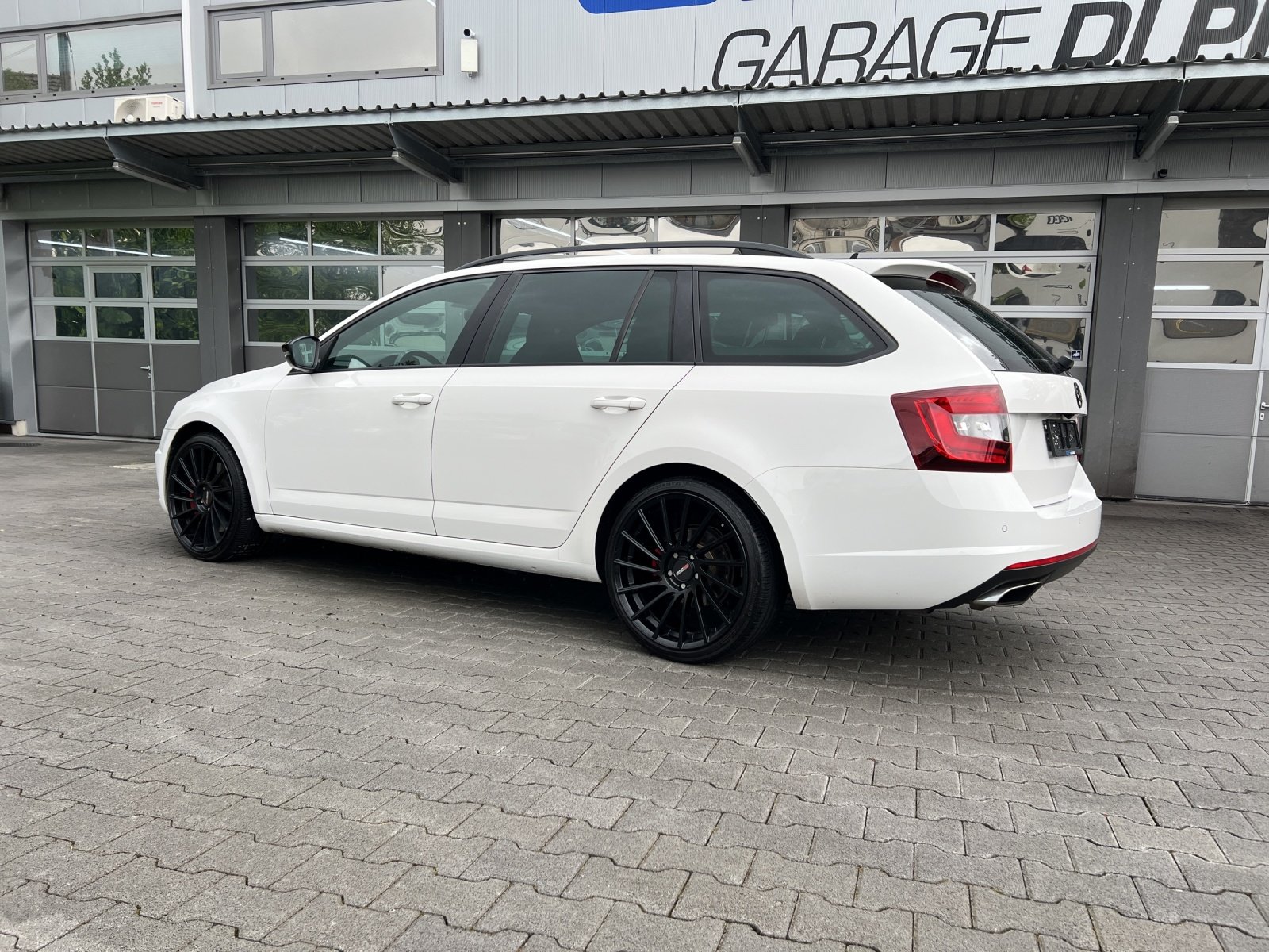 SKODA Octavia Combi 2.0 TSI RS DSG, Benzin, Occasion / Gebraucht, Automatik - 3