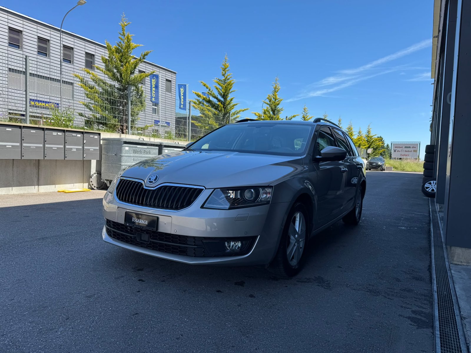 SKODA Octavia Combi 1.8 TSI Elegance 4x4 DSG 1. Hand, Benzin, Occasion / Gebraucht, Automatik - 2