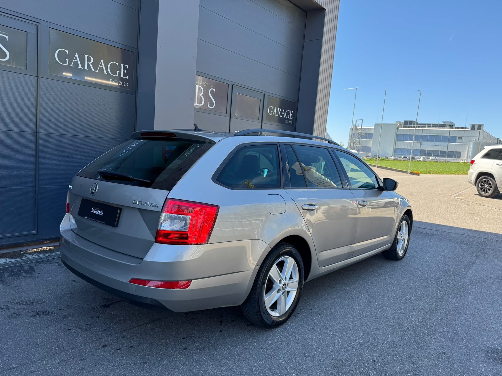 SKODA Octavia Combi 1.8 TSI Elegance 4x4 DSG 1. Hand, Benzin, Occasion / Gebraucht, Automatik - 5