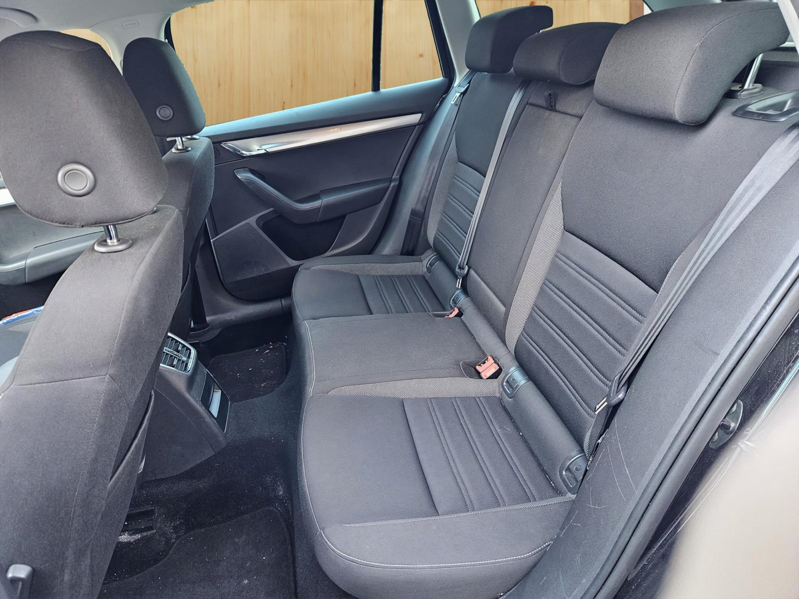 SKODA Octavia Combi 1.6 TDI Ambition DSG, Diesel, Second hand / Used, Automatic - 6