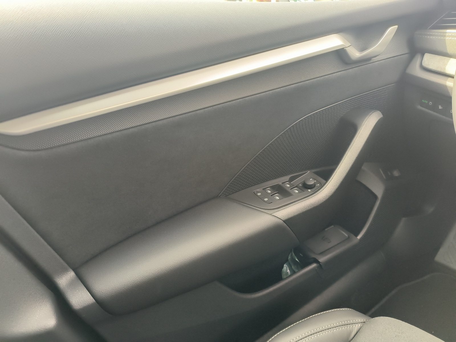SKODA Octavia Selection MHEV FL Launch, Petrol, Second hand / Used, Automatic - 7