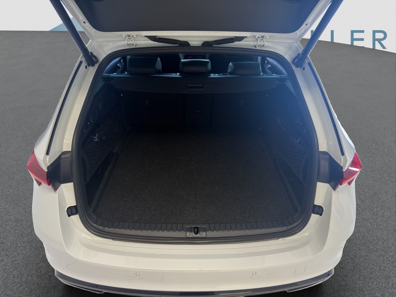 SKODA OCTAVIA 1.4 TSI PHEV 245 RS DSG, Plug-in-Hybrid Petrol/Electric, Second hand / Used, Automatic - 7