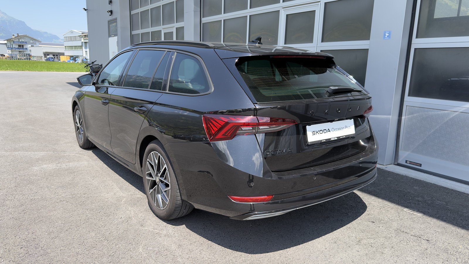 SKODA Octavia Combi 2.0 TSI SportLine 4x4 DSG, Benzin, Occasion / Gebraucht, Automatik - 2
