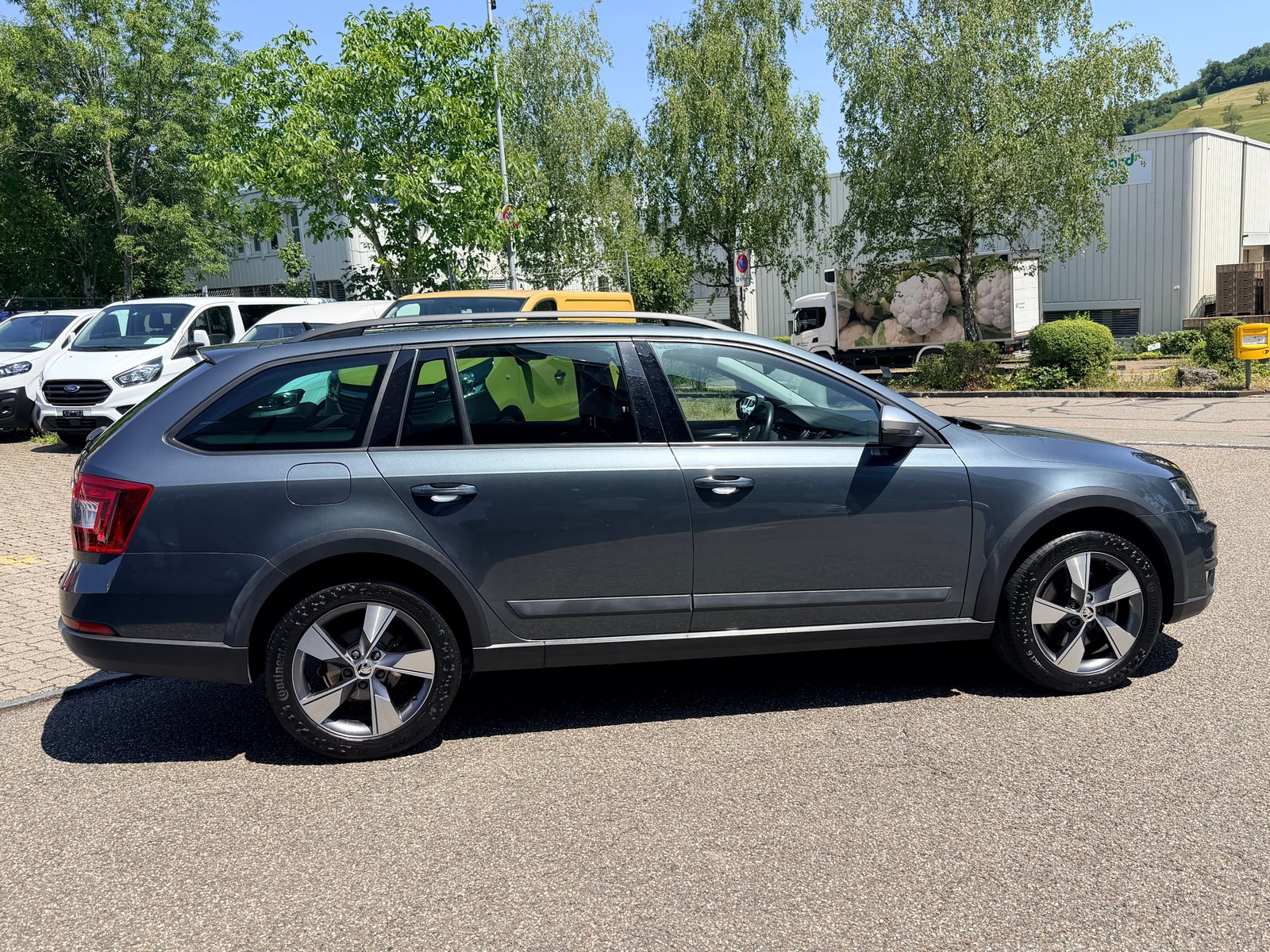 SKODA Octavia Combi 2.0 TDI Scout 4x4 DSG, Diesel, Second hand / Used, Automatic - 2