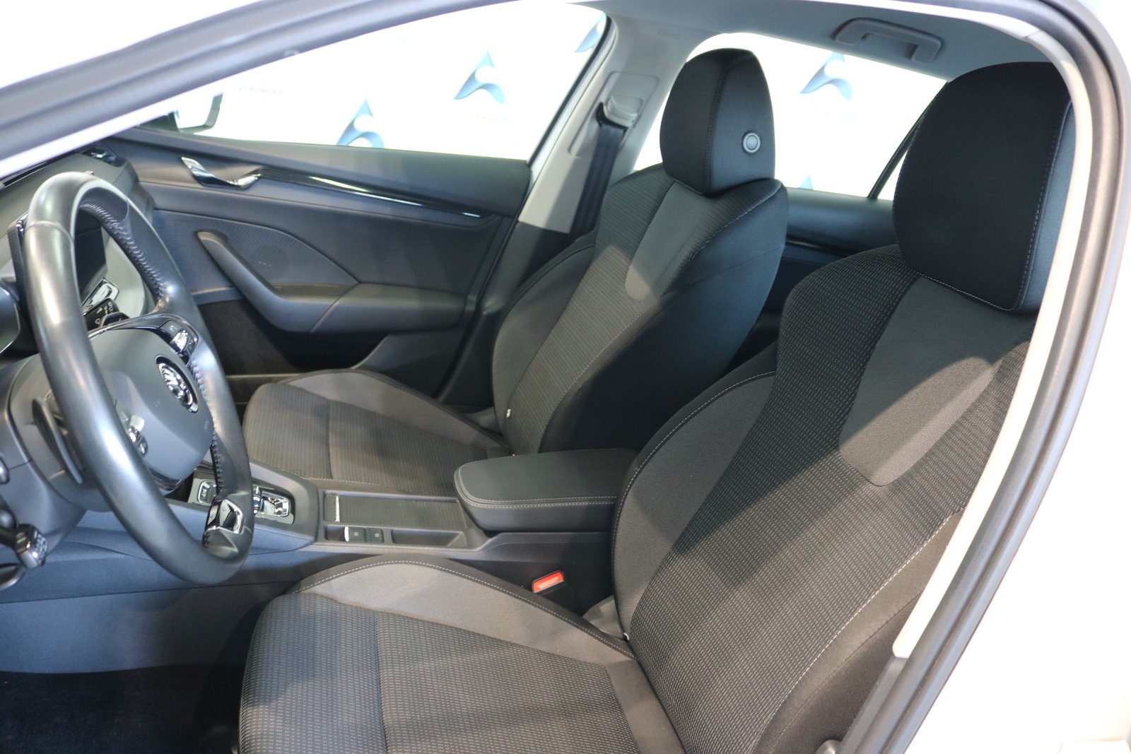SKODA Octavia Combi 2.0 TDI DSG Ambition 4x4, Diesel, Second hand / Used, Automatic - 4