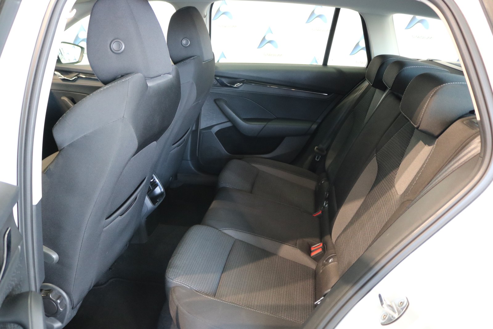 SKODA Octavia Combi 2.0 TDI DSG Ambition 4x4, Diesel, Second hand / Used, Automatic - 6