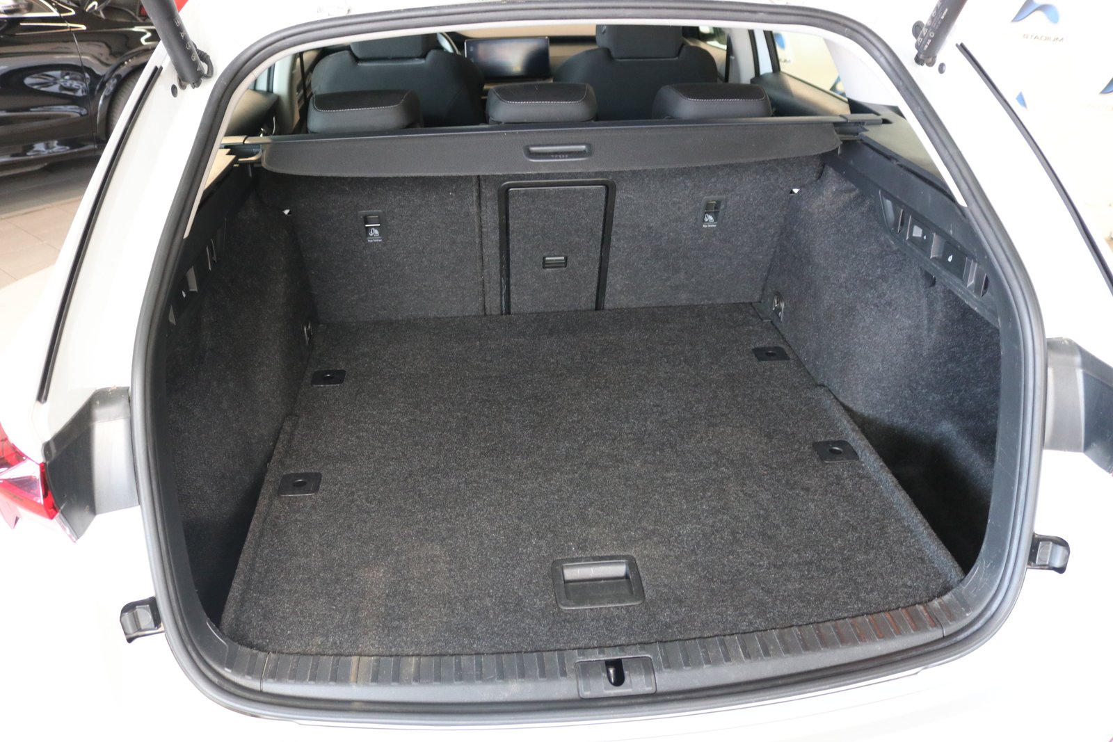 SKODA Octavia Combi 2.0 TDI DSG Ambition 4x4, Diesel, Second hand / Used, Automatic - 7