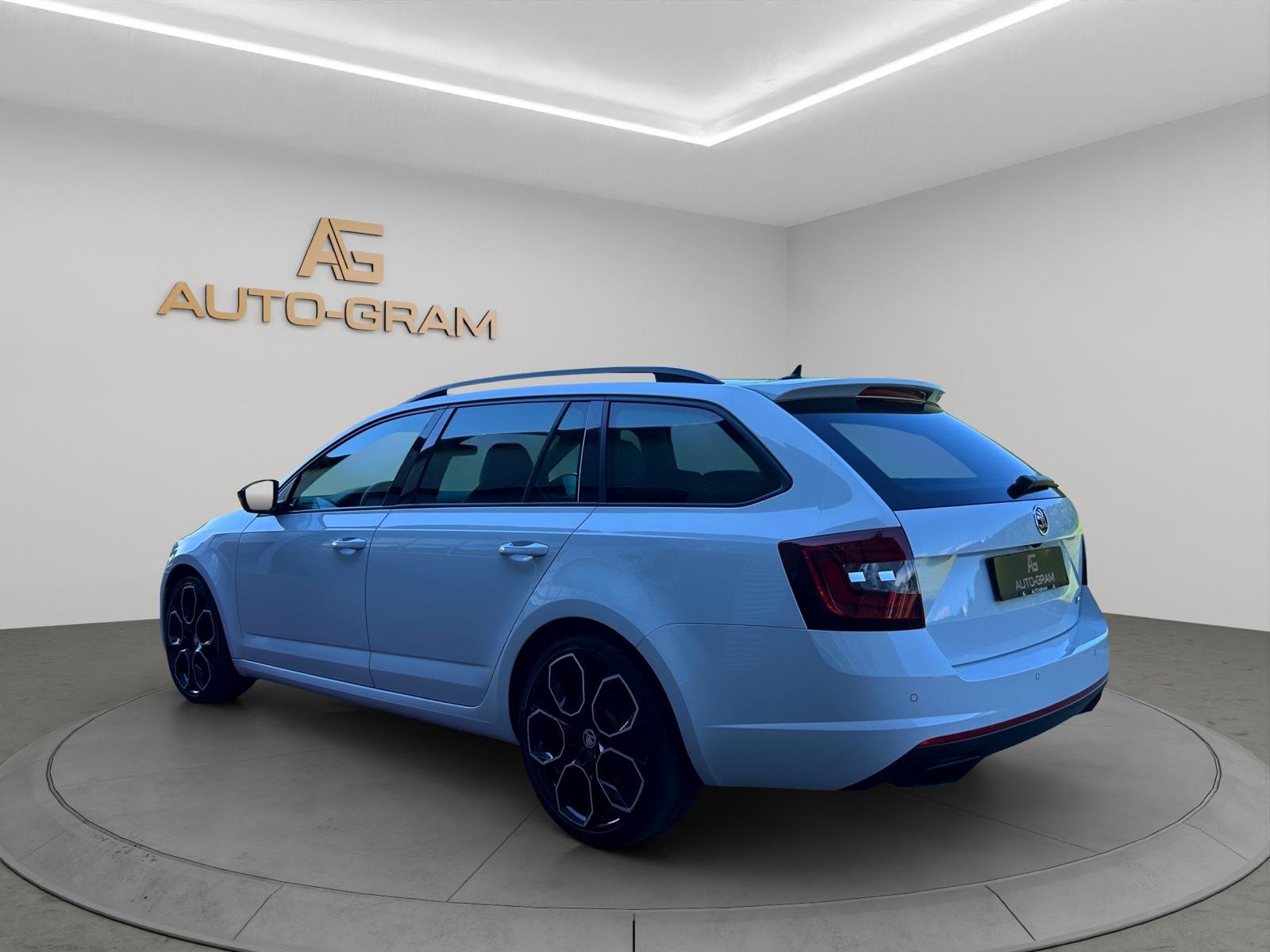SKODA Octavia Combi 2.0 TSI RS 245 DSG, Benzin, Occasion / Gebraucht, Automatik - 3