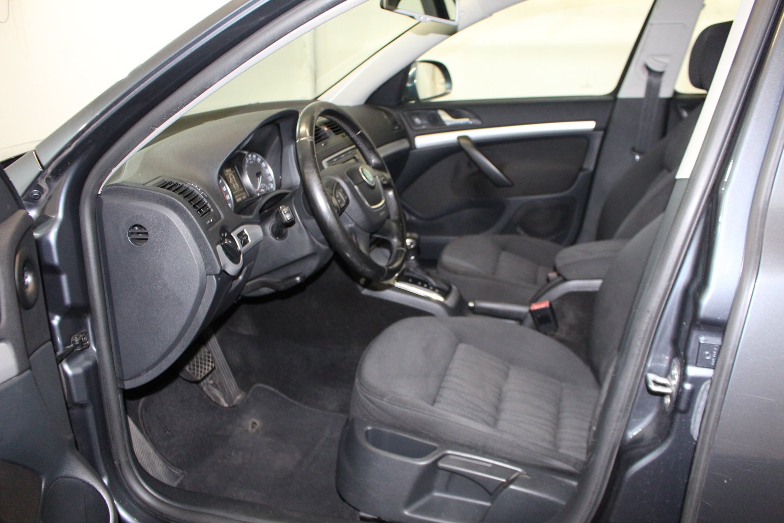 SKODA Octavia Combi 1.9 TDI Elegance DSG, Diesel, Occasion / Gebraucht, Automatik - 7