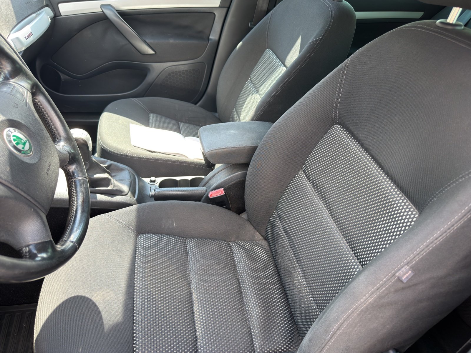 SKODA Octavia Scout 2.0 FSI 4x4, Essence, Occasion / Utilisé, Manuelle - 7