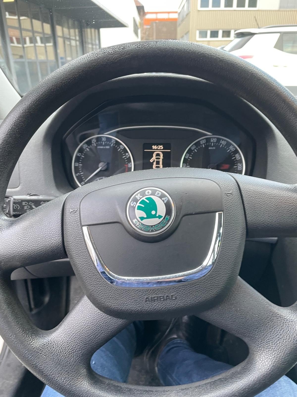 SKODA Octavia Combi 1.6 TDI Elegance 4x4, Diesel, Occasion / Utilisé, Manuelle - 3
