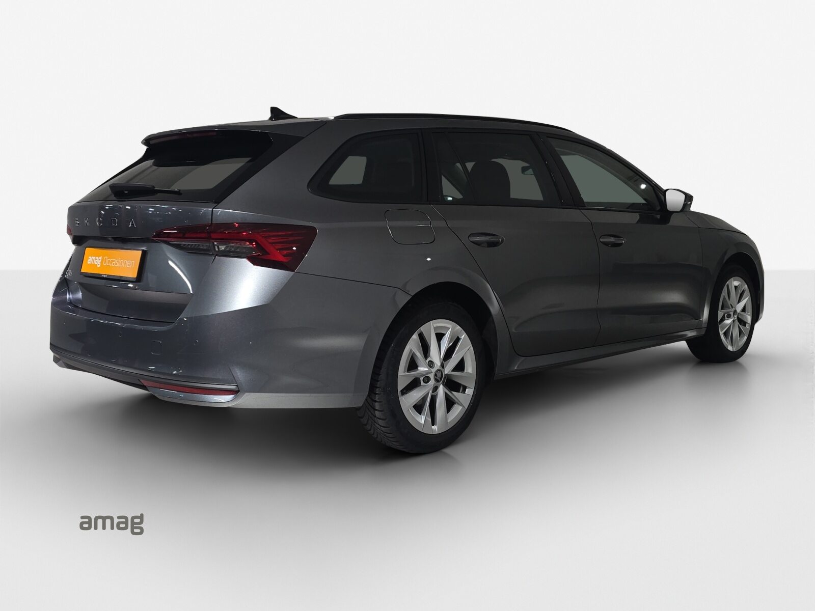 SKODA Octavia Selection MHEV, Petrol, Second hand / Used, Automatic - 5