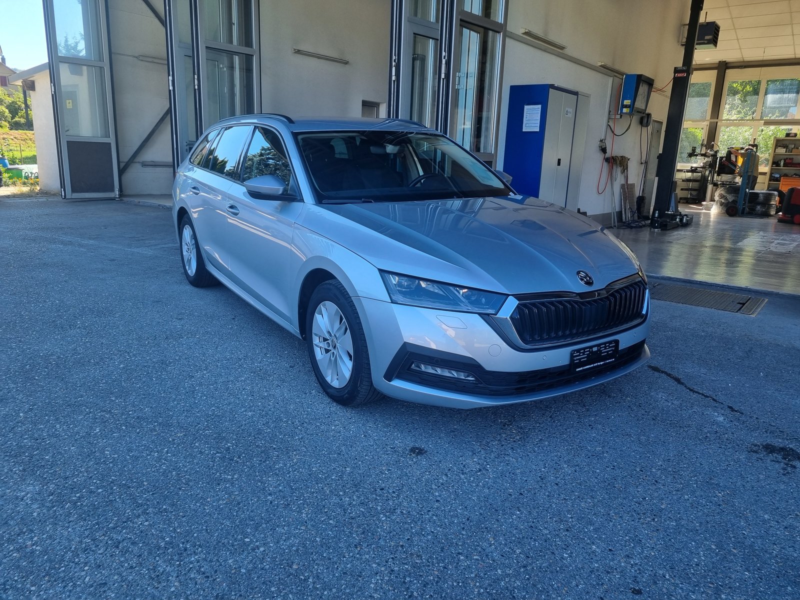 SKODA Octavia Combi 2.0 TDI DSG Ambition 4x4, Diesel, Second hand / Used, Automatic - 2