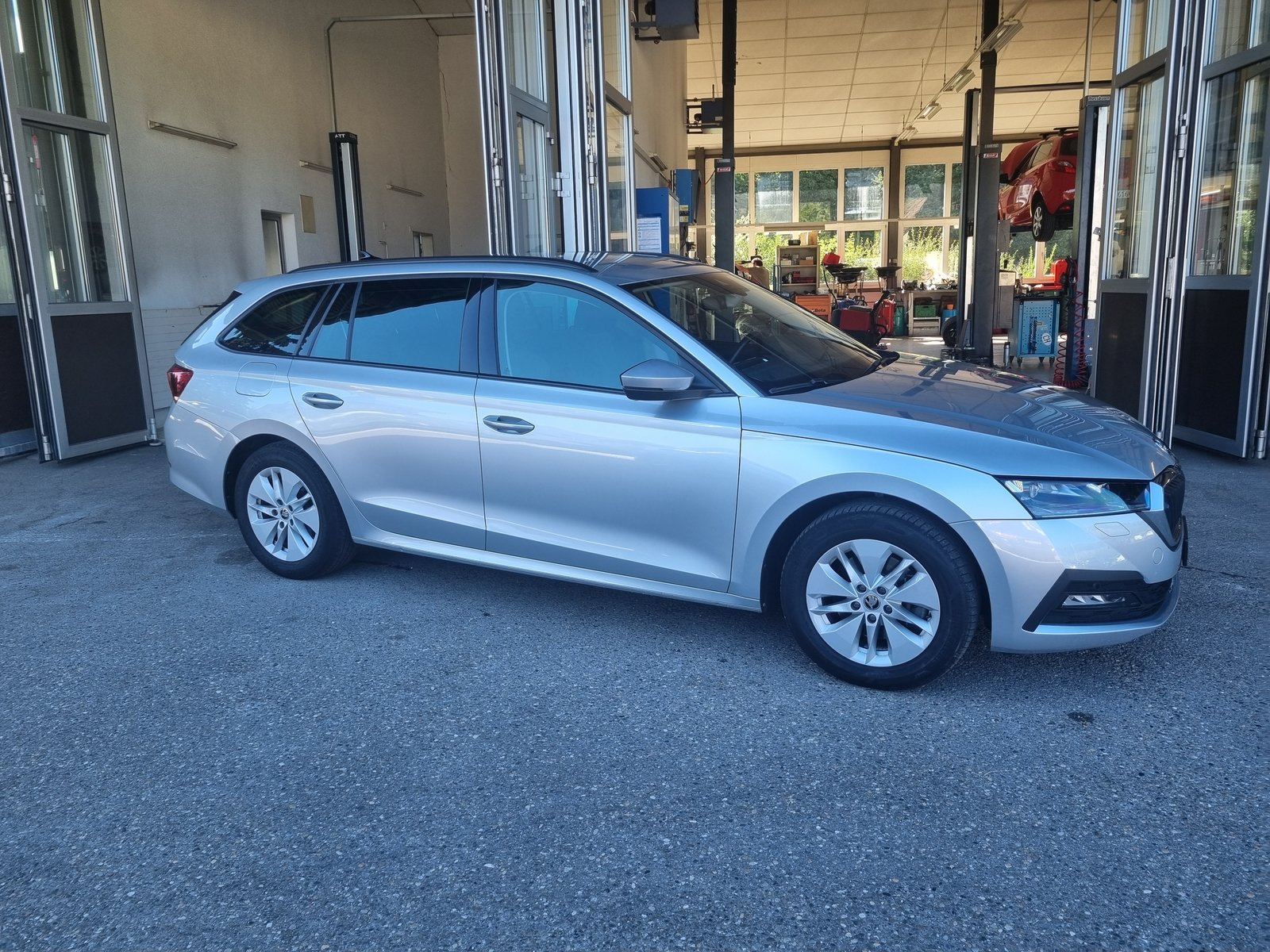 SKODA Octavia Combi 2.0 TDI DSG Ambition 4x4, Diesel, Second hand / Used, Automatic - 3