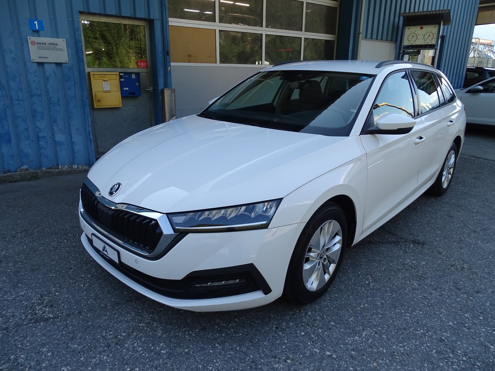 SKODA Octavia Combi 2.0 TDI DSG Ambition 4x4, Diesel, Occasion / Gebraucht, Automatik - 3