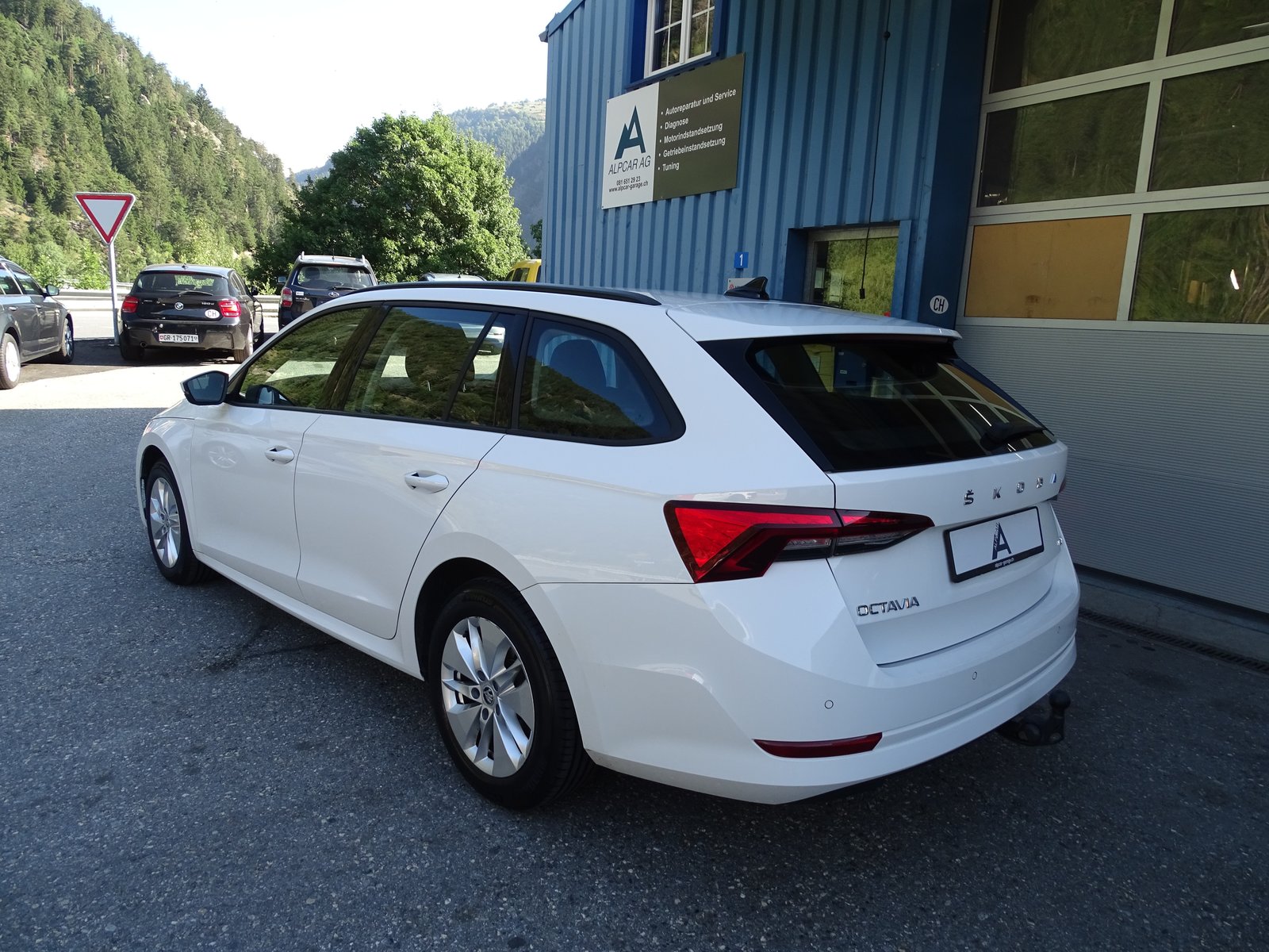 SKODA Octavia Combi 2.0 TDI DSG Ambition 4x4, Diesel, Occasion / Gebraucht, Automatik - 4