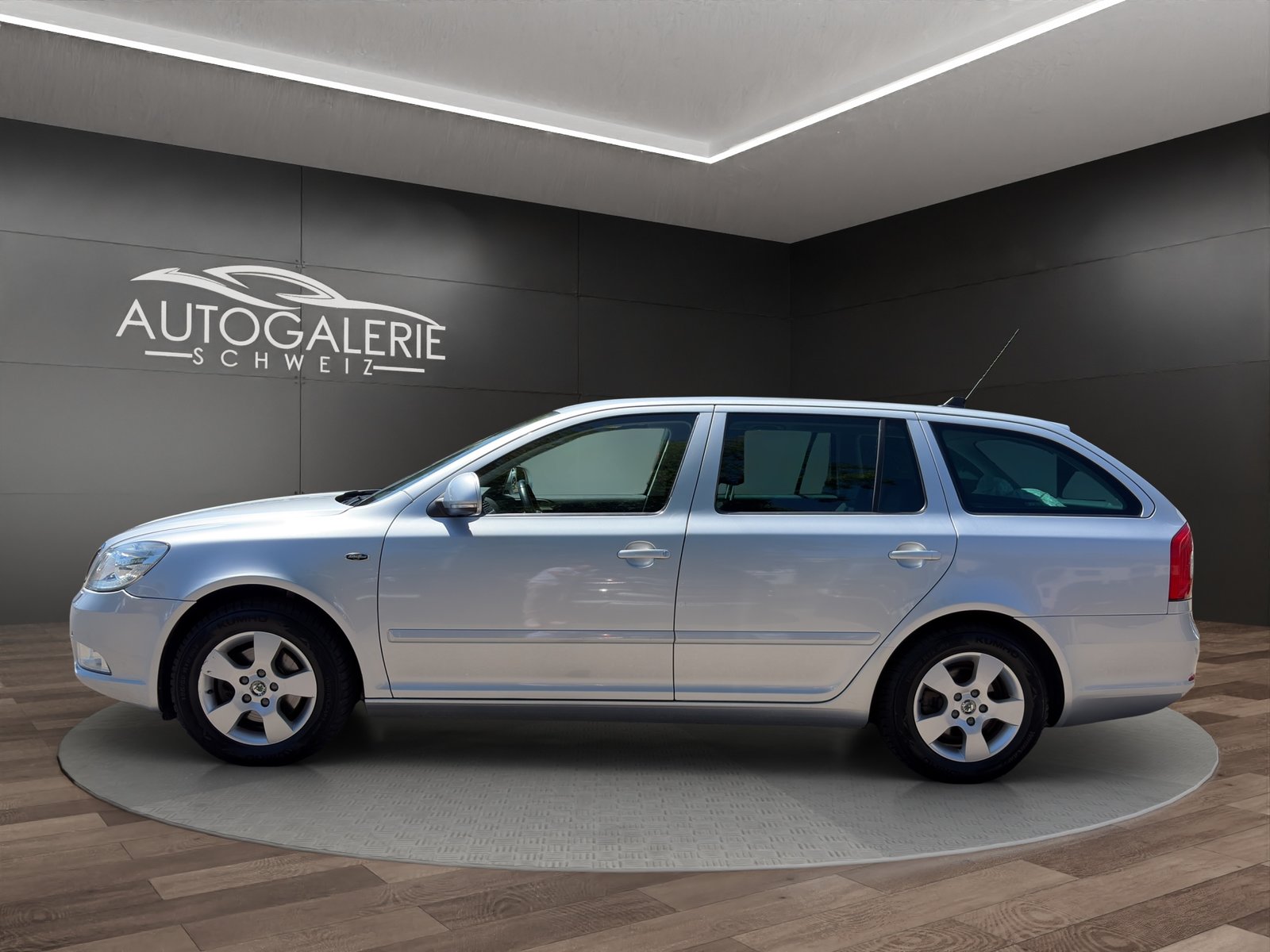 SKODA Octavia Combi 1.8 TSI Laurin Klement DSG CH Alcanta, Petrol, Second hand / Used, Automatic - 2