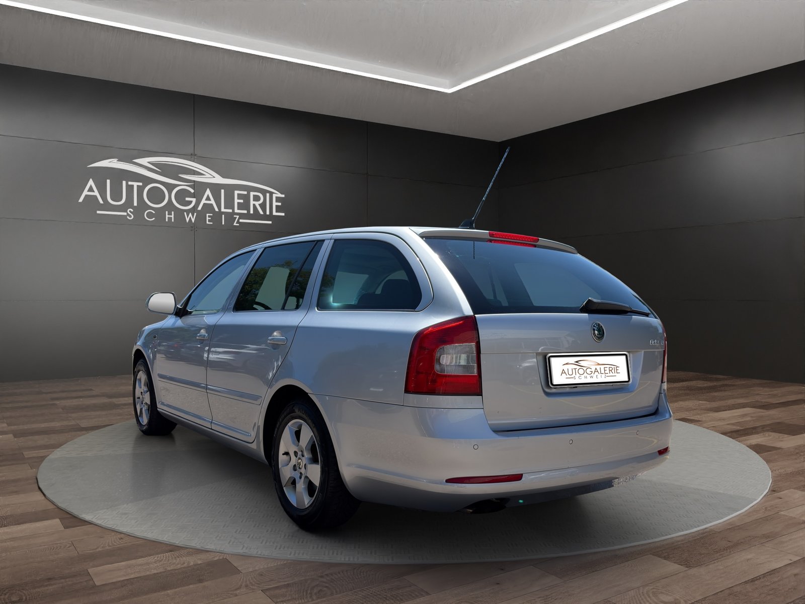 SKODA Octavia Combi 1.8 TSI Laurin Klement DSG CH Alcanta, Petrol, Second hand / Used, Automatic - 3
