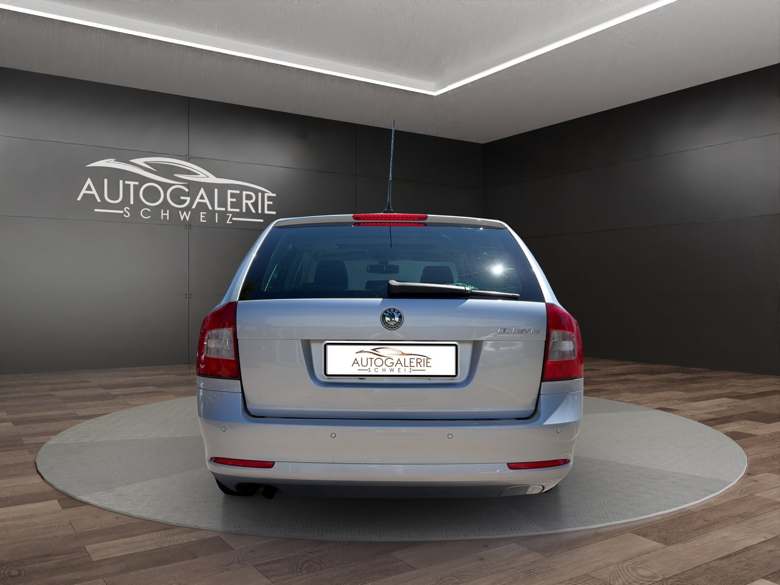 SKODA Octavia Combi 1.8 TSI Laurin Klement DSG CH Alcanta, Petrol, Second hand / Used, Automatic - 4