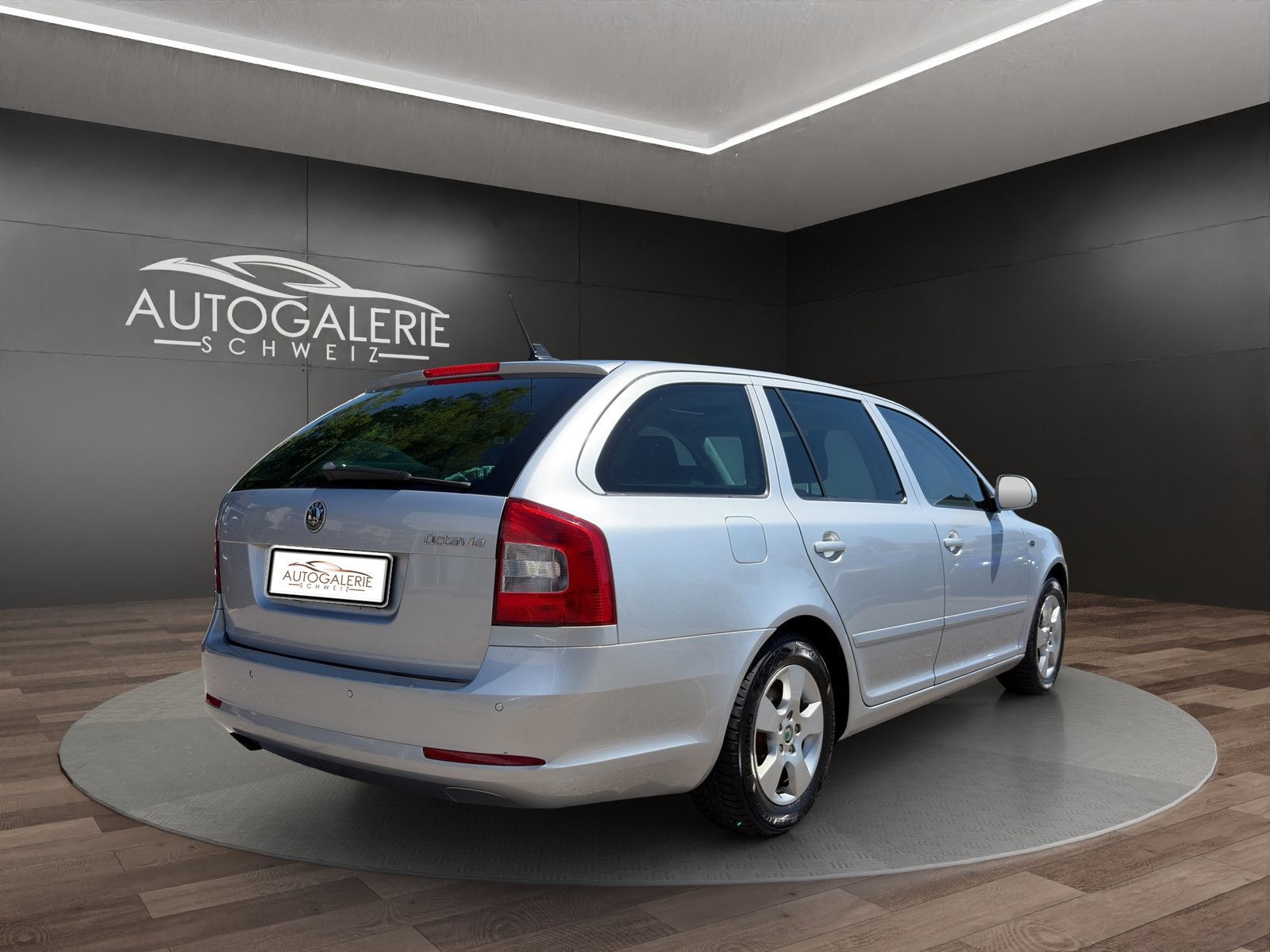 SKODA Octavia Combi 1.8 TSI Laurin Klement DSG CH Alcanta, Petrol, Second hand / Used, Automatic - 5