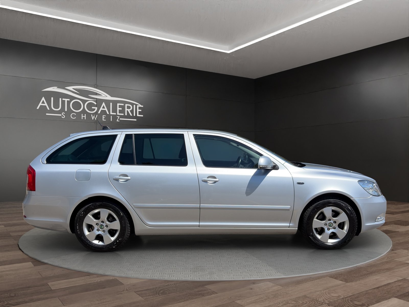 SKODA Octavia Combi 1.8 TSI Laurin Klement DSG CH Alcanta, Petrol, Second hand / Used, Automatic - 6