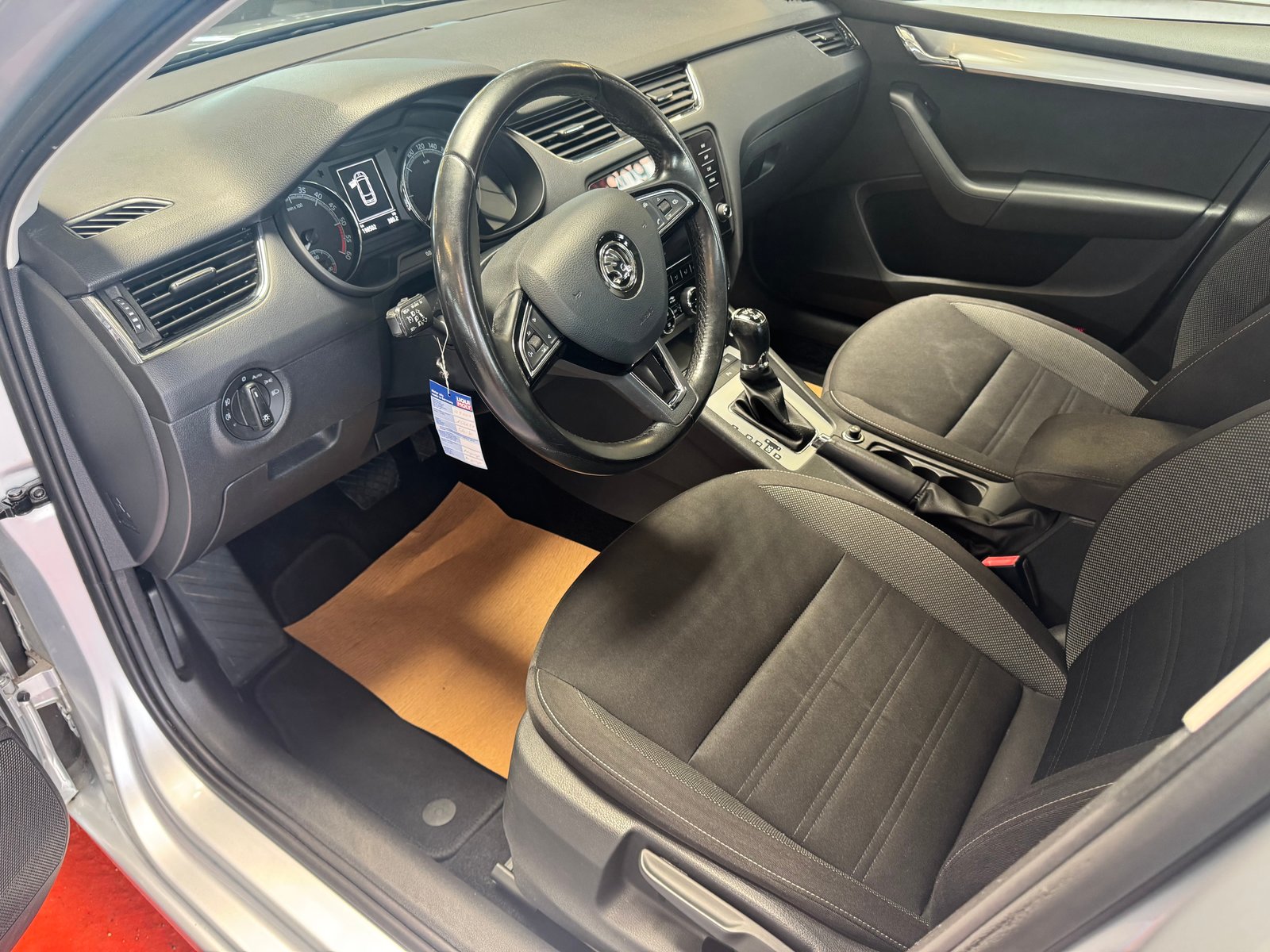 SKODA Octavia Combi 2.0 TDI Ambition 4x4, Diesel, Occasion / Gebraucht, Automatik - 6