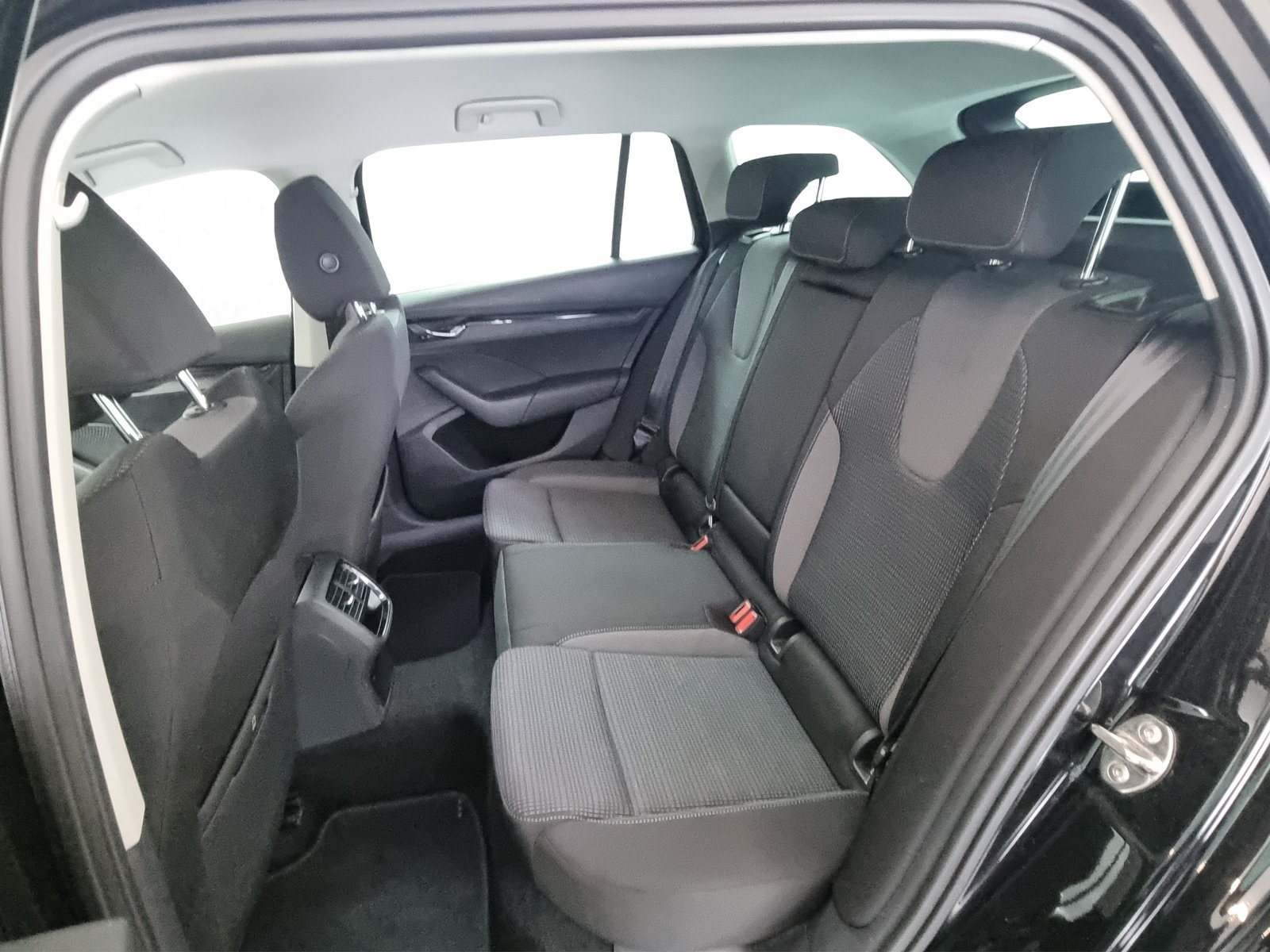 SKODA Octavia 2.0 TDI 150 Ambition DSG, Diesel, Occasion / Gebraucht, Automatik - 7