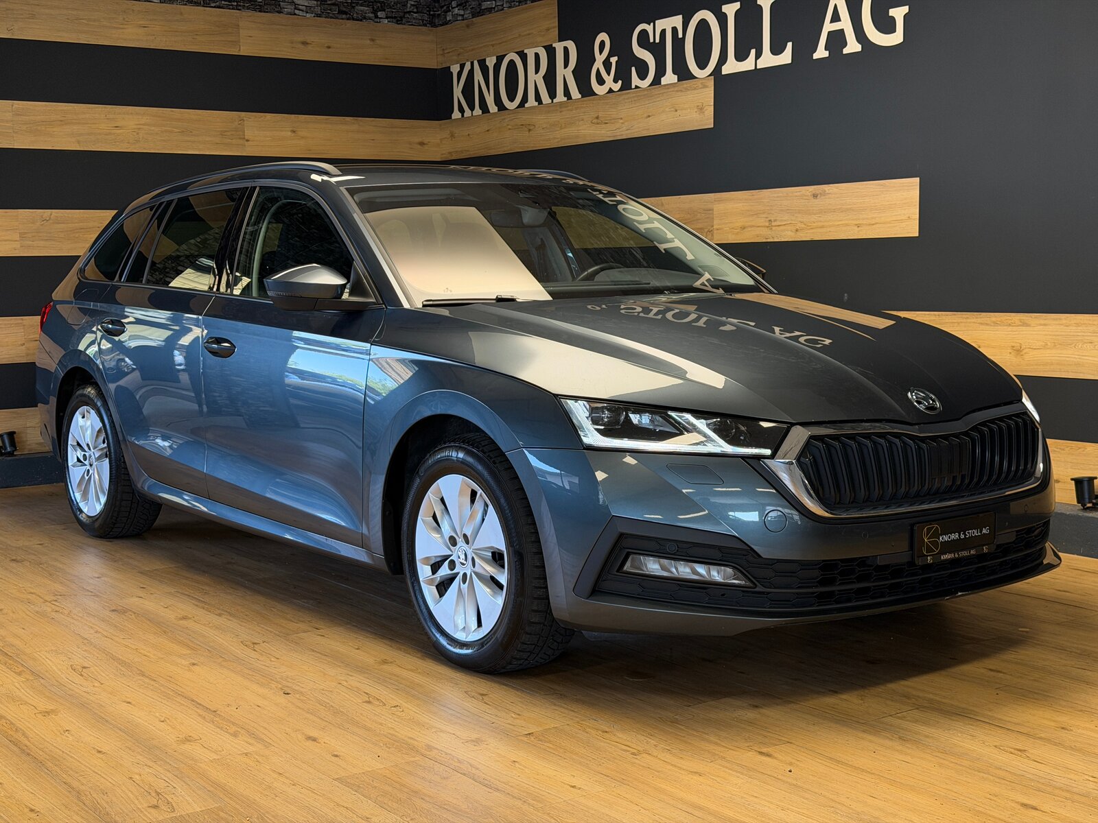 SKODA Octavia Combi 2.0 TDI DSG Ambition 4x4, Diesel, Occasion / Gebraucht, Automatik - 2
