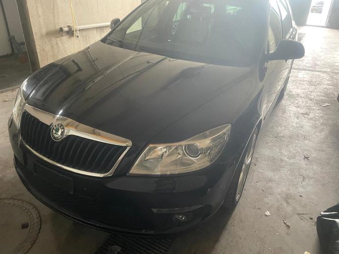 SKODA Octavia Combi 2.0 RS, Petrol, Second hand / Used, Manual