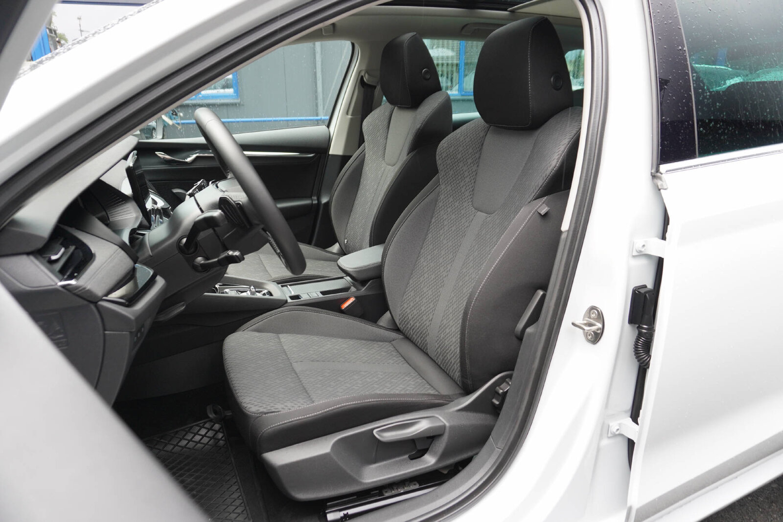 SKODA Octavia Combi 1.4 TSI PHEV Style DSG, Plug-in-Hybrid Petrol/Electric, Second hand / Used, Automatic - 6
