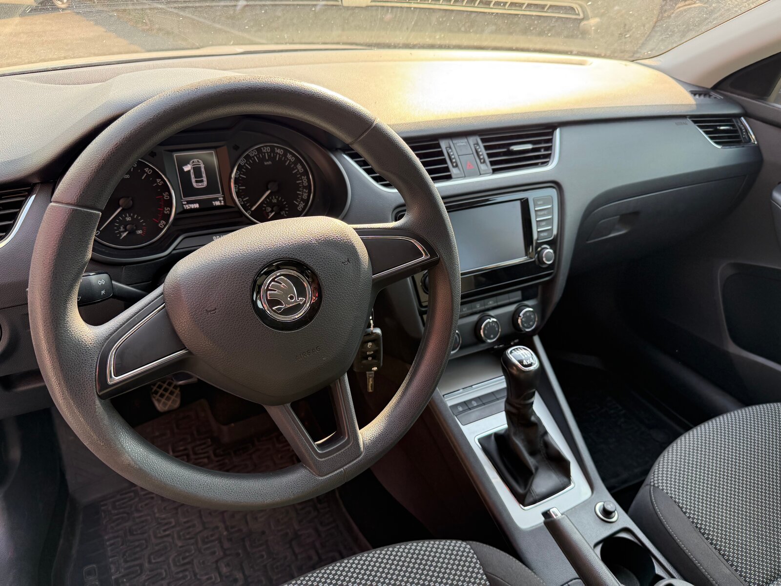 SKODA Octavia Combi 1.6 TDI Ambition 4x4, Diesel, Second hand / Used, Manual - 4