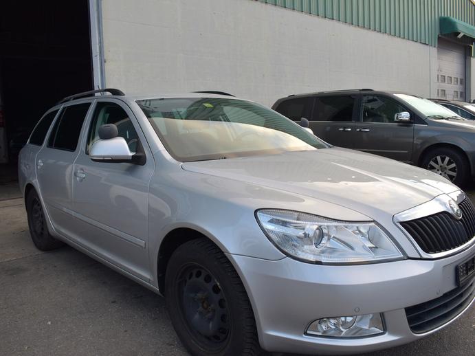 SKODA Octavia Combi 2.0 TDI Ambition DSG, Diesel, Second hand / Used, Automatic