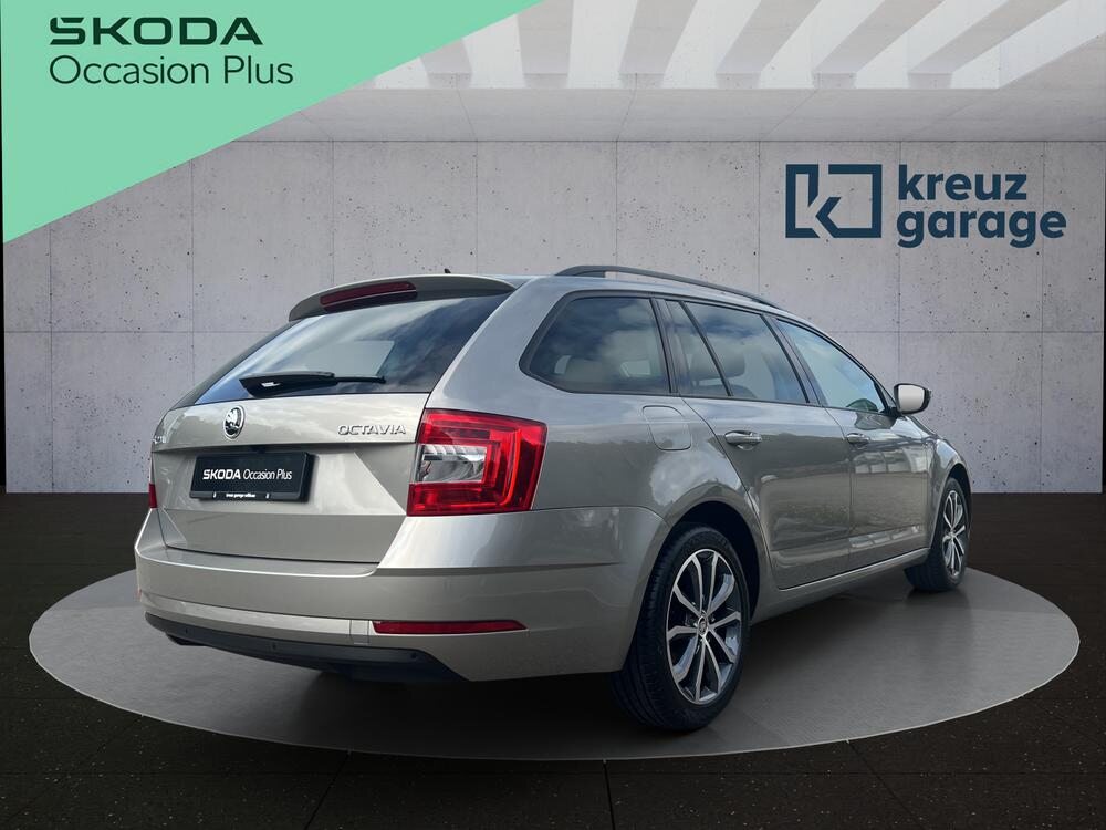 SKODA OCTAVIA Combi Soleil (Netto), Benzin, Occasion / Gebraucht, Automatik - 3