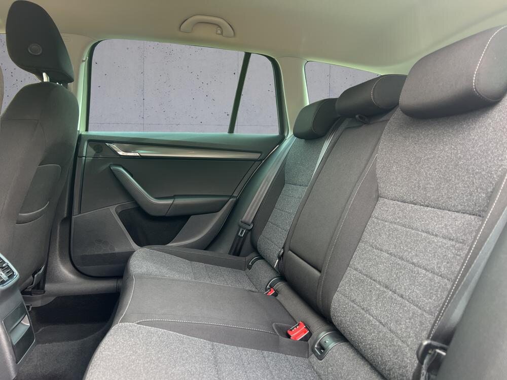 SKODA OCTAVIA Combi Soleil (Netto), Benzin, Occasion / Gebraucht, Automatik - 7