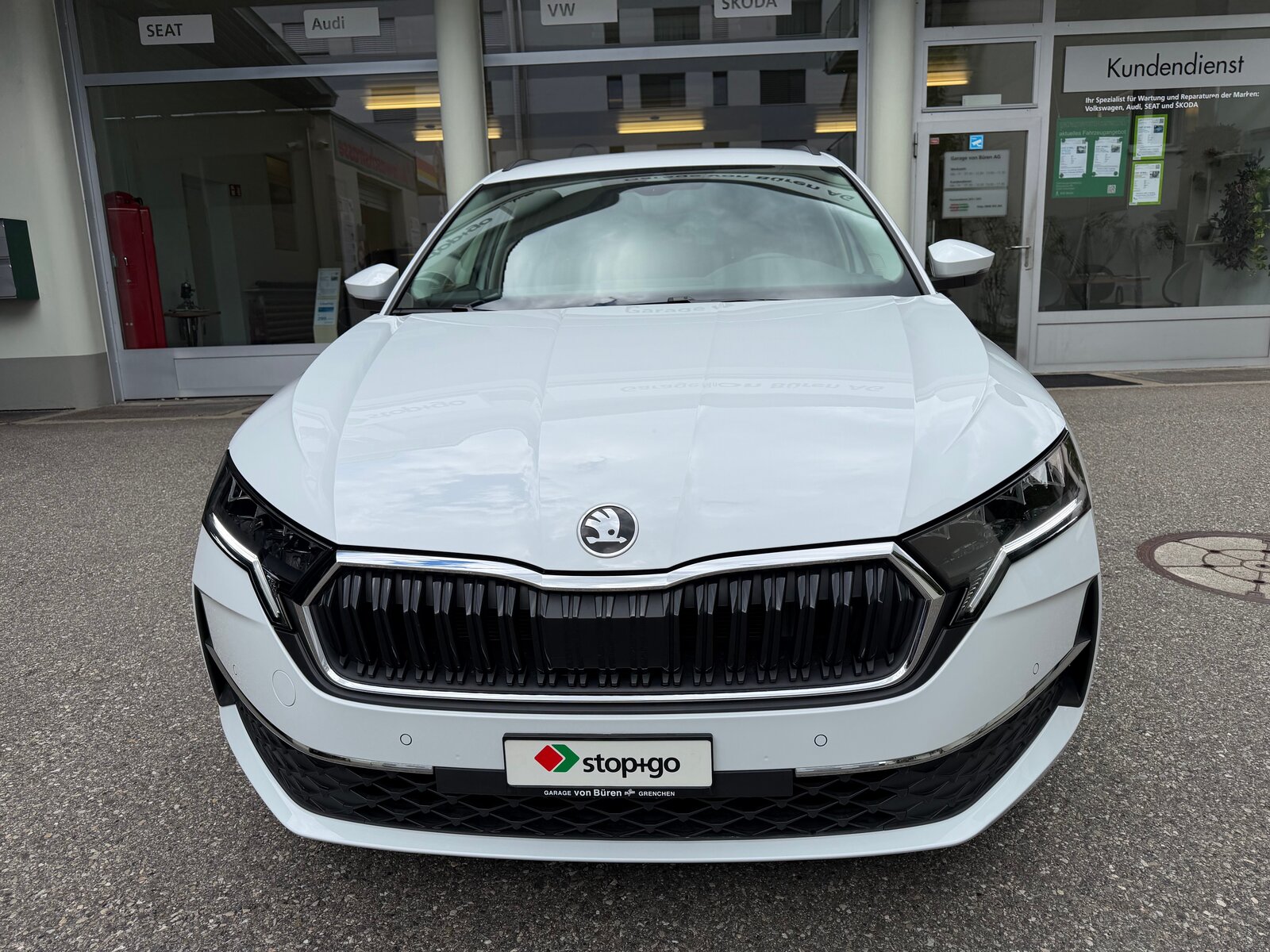 SKODA Octavia Combi 1.5 TSI mHEV DSG Selection, Mild-Hybrid Benzin/Elektro, Occasion / Gebraucht, Automatik - 2