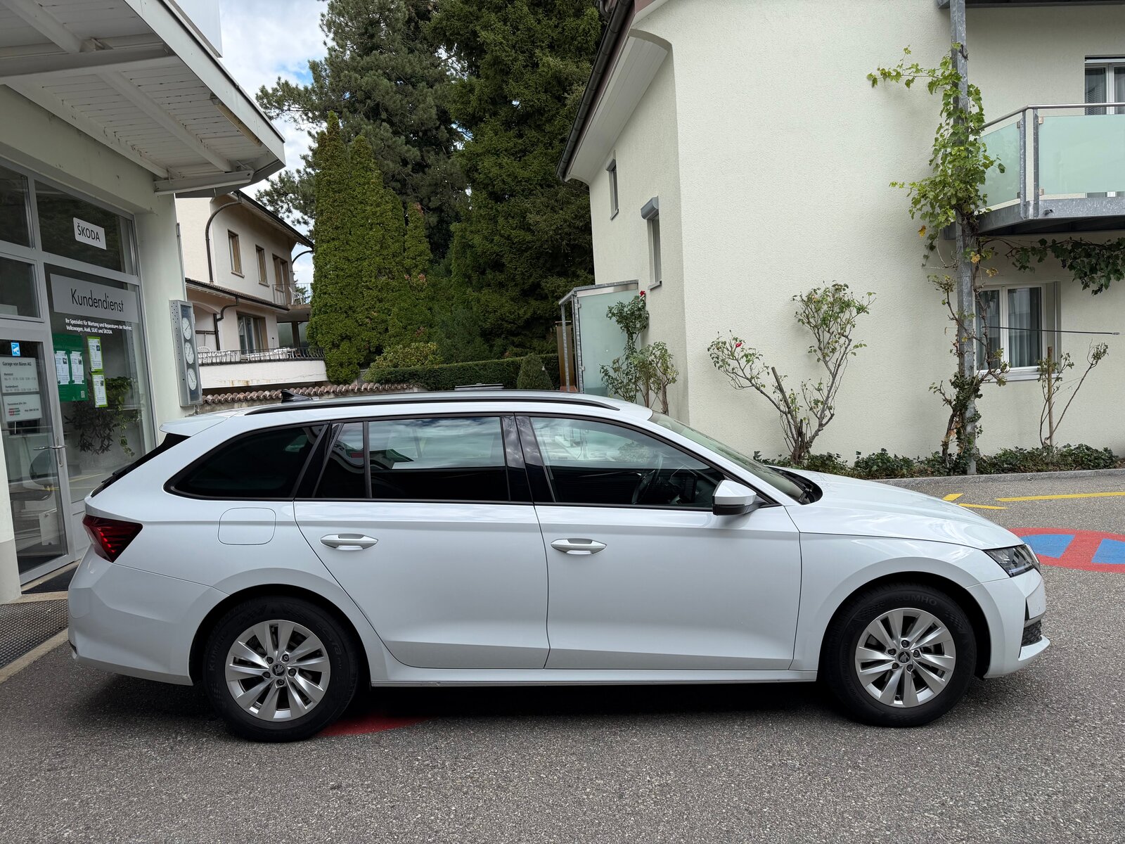 SKODA Octavia Combi 1.5 TSI mHEV DSG Selection, Mild-Hybrid Benzin/Elektro, Occasion / Gebraucht, Automatik - 4
