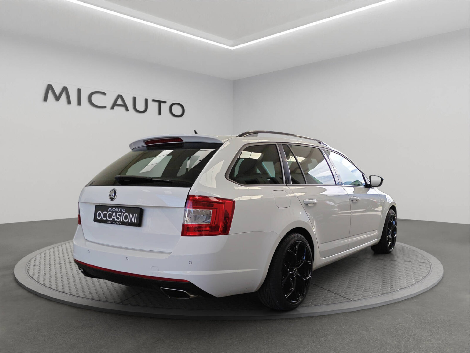 SKODA Octavia Combi 2.0 TSI RS DSG, Petrol, Second hand / Used, Automatic - 2