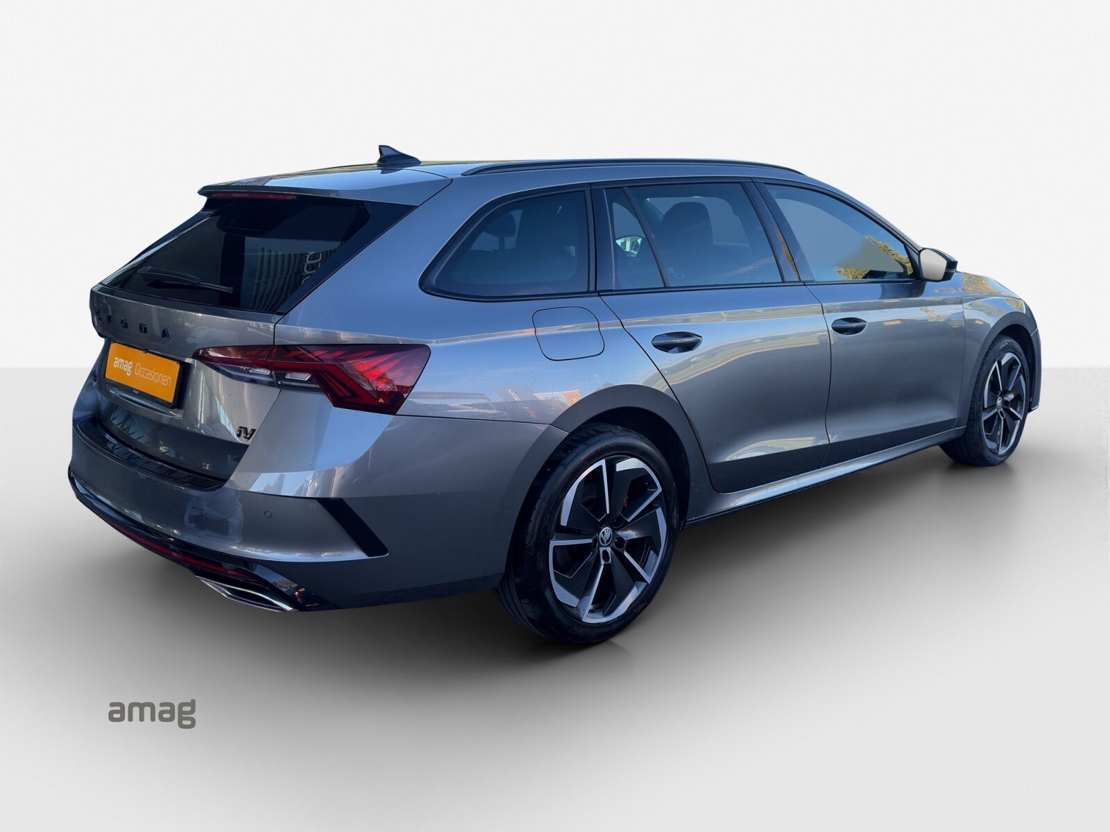 SKODA Octavia RS iV Plug-in-Hybrid (Netto), Full-Hybrid Petrol/Electric, Second hand / Used, Automatic - 5